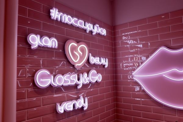 В Москве открылся новый салон красоты Glossy&Go