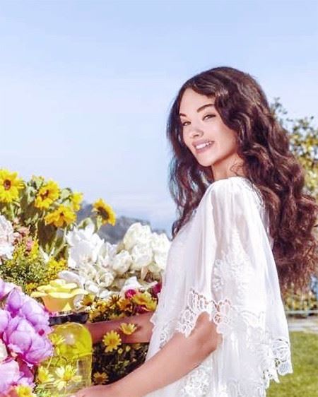 Дочь Моники Беллуччи и Венсана Касселя позирует с цветами в кампании Dolce & Gabbana