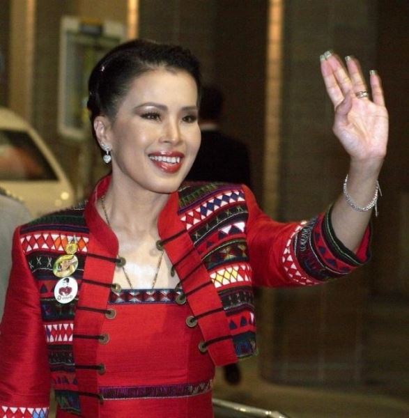 Монархи, которые отреклись от престола